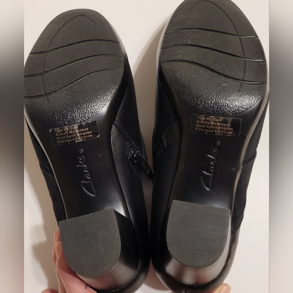 Clarks Bendables Women’s Black Leather Ankle Boots with Side Zipper US Size 9M - Picture 10 of 10